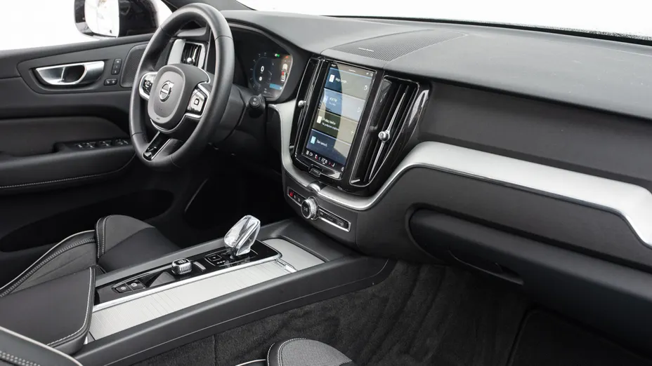 VOLVO XC60 XC60 B4 B Plus Dark aut