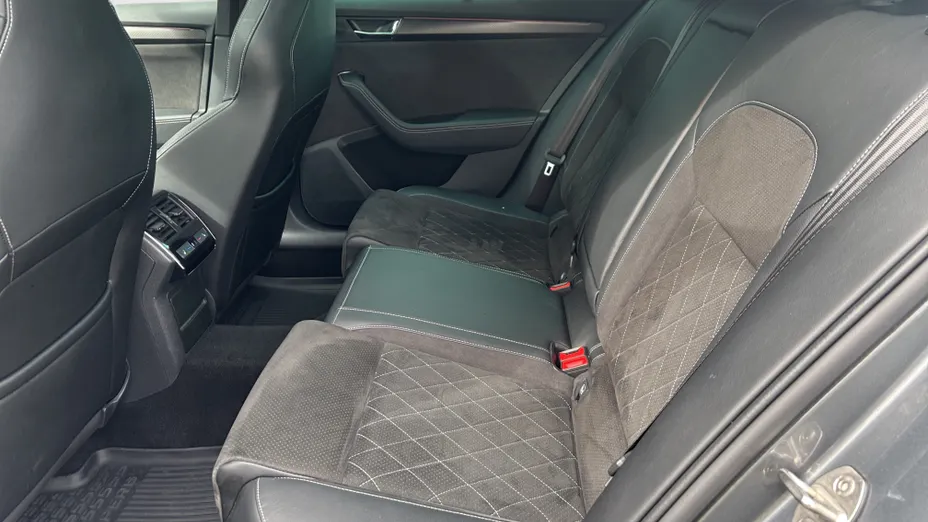 SKODA Superb Superb 2.0 TDI SCR 4x4 Sportline DSG