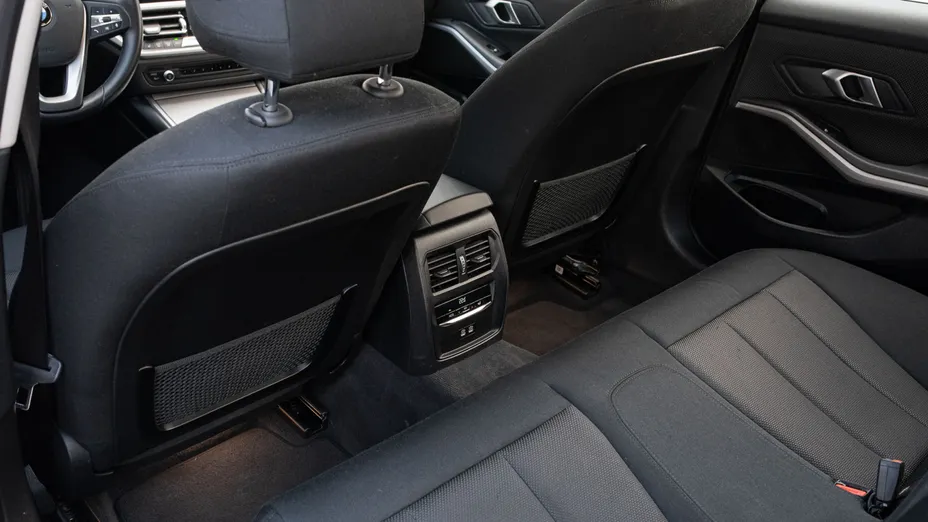 BMW Seria 3 318i Advantage aut