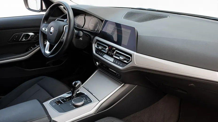 BMW Seria 3 318i Advantage aut