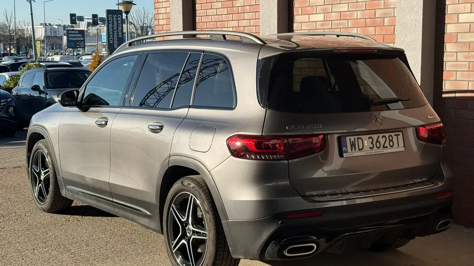 MERCEDES-BENZ GLB GLB 200 4-Matic AMG Line 8G-DCT