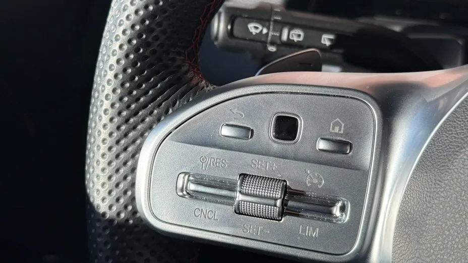 MERCEDES-BENZ GLB GLB 200 4-Matic AMG Line 8G-DCT