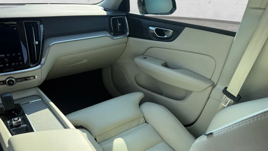 VOLVO V60 V60 B4 B Plus Dark aut