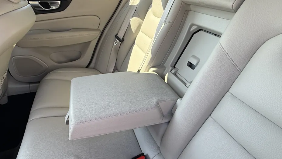 VOLVO V60 V60 B4 B Plus Dark aut