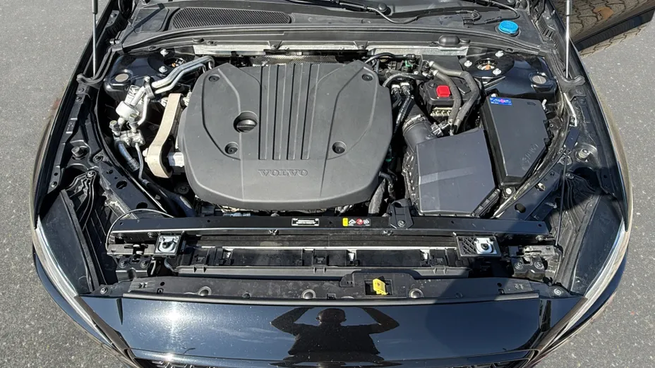 VOLVO V60 V60 B4 B Plus Dark aut
