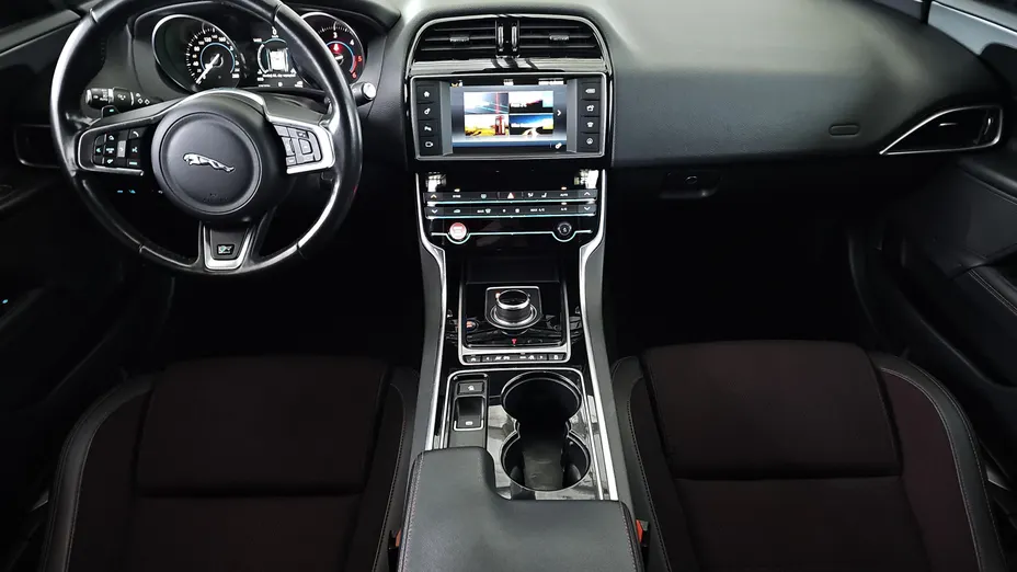 JAGUAR XE XE 2.0 D R-Sport aut