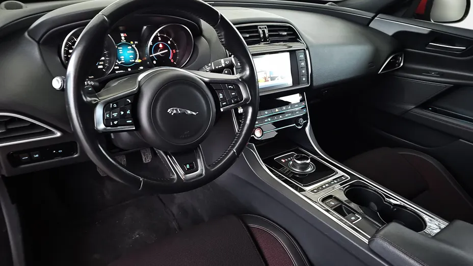 JAGUAR XE XE 2.0 D R-Sport aut