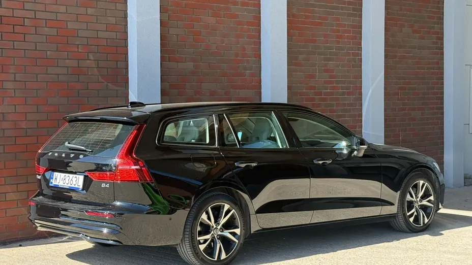 VOLVO V60 V60 B4 B Plus Dark aut