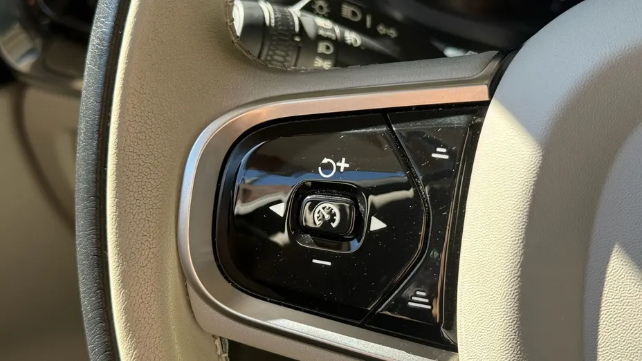 VOLVO V60 V60 B4 B Plus Dark aut