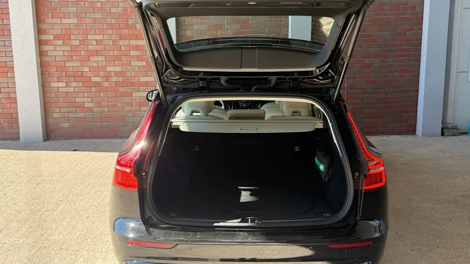 VOLVO V60 V60 B4 B Plus Dark aut