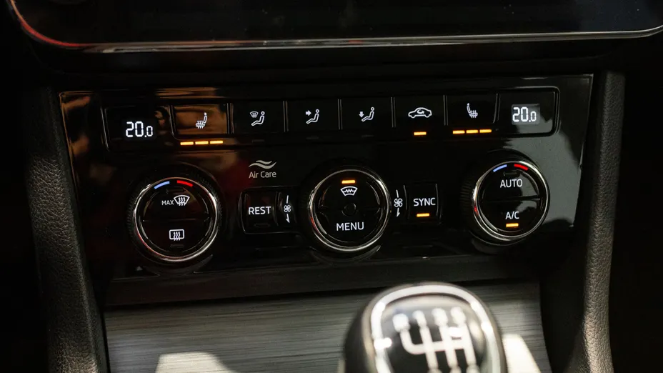 SKODA Superb Superb 2.0 TDI SCR Ambition