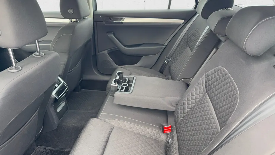 SKODA Superb Superb 2.0 TDI SCR Ambition