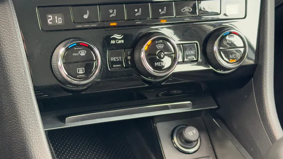 SKODA Superb Superb 2.0 TDI SCR Ambition