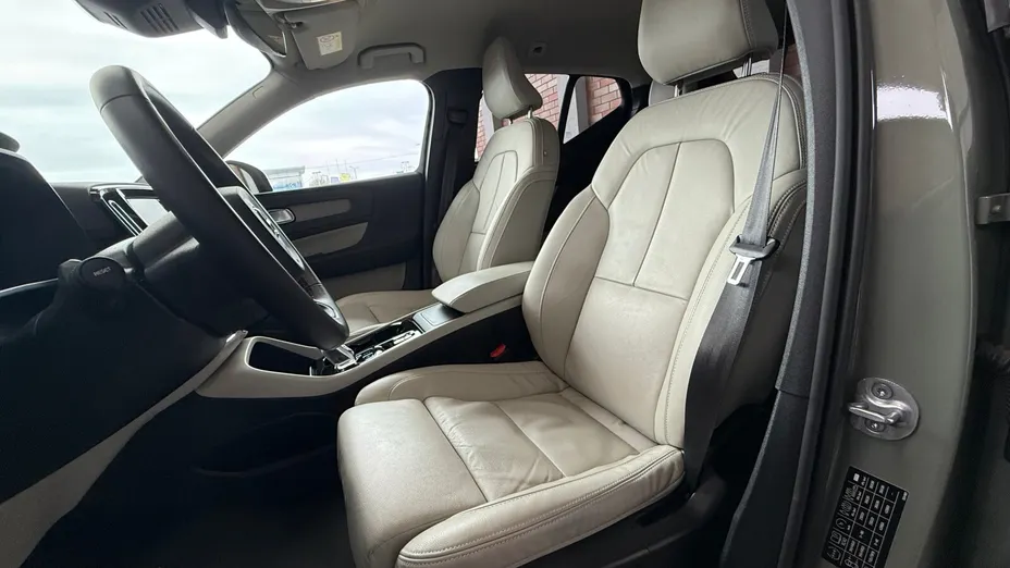 VOLVO XC40 XC40 B4 AWD Plus Dark aut