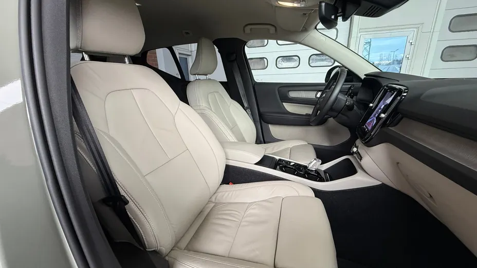 VOLVO XC40 XC40 B4 AWD Plus Dark aut