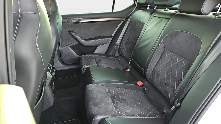 SKODA Superb Superb 1.4 TSI Plug-In Hybrid Sportline DSG