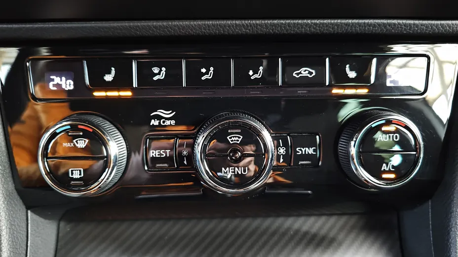 SKODA Superb Superb 1.4 TSI Plug-In Hybrid Sportline DSG
