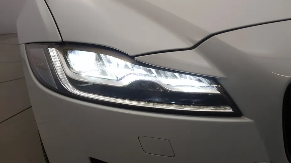 JAGUAR XF XF 2.0 i4D AWD Portfolio aut
