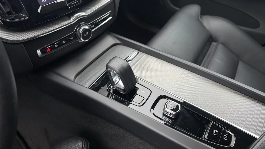 VOLVO XC60 XC60 B4 D AWD Plus Bright aut