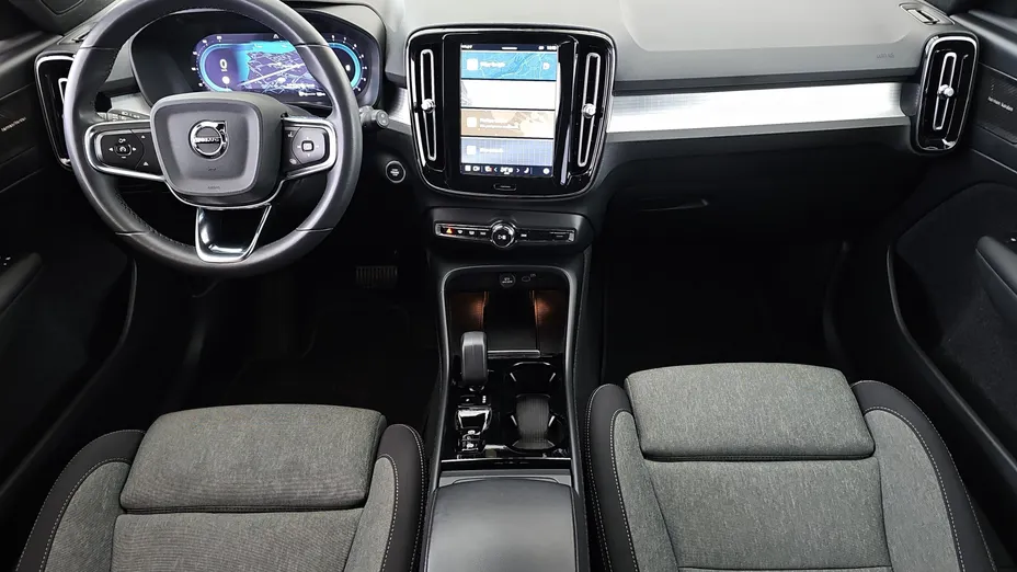 VOLVO XC40 XC40 B3 Plus Dark aut