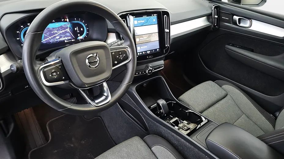 VOLVO XC40 XC40 B3 Plus Dark aut