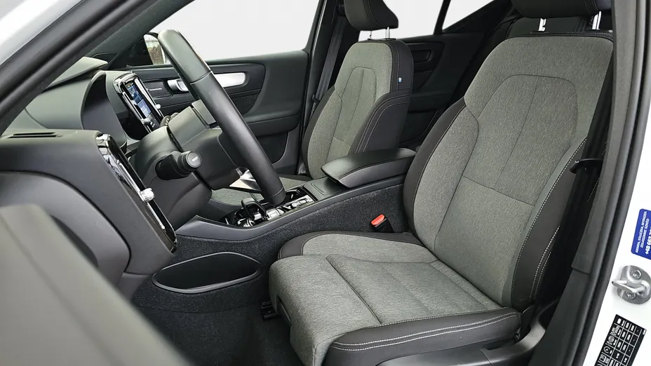 VOLVO XC40 XC40 B3 Plus Dark aut