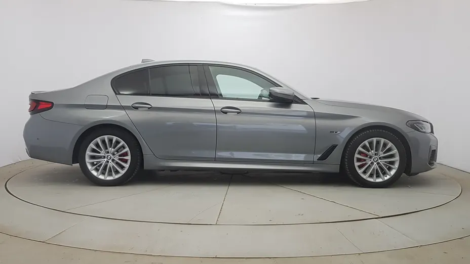BMW Seria 5 530e xDrive M Sport sport-aut