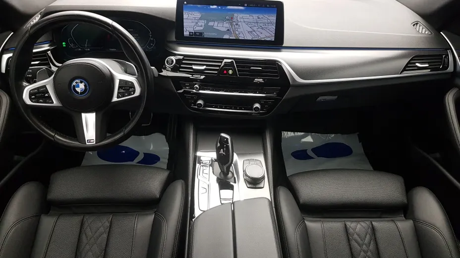 BMW Seria 5 530e xDrive M Sport sport-aut
