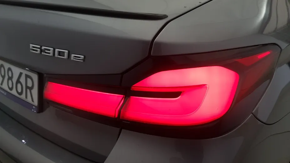 BMW Seria 5 530e xDrive M Sport sport-aut