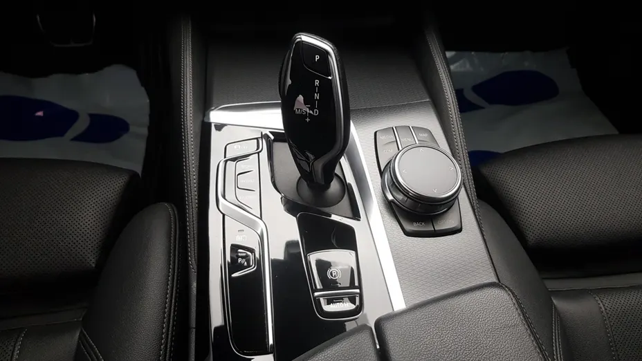 BMW Seria 5 530e xDrive M Sport sport-aut