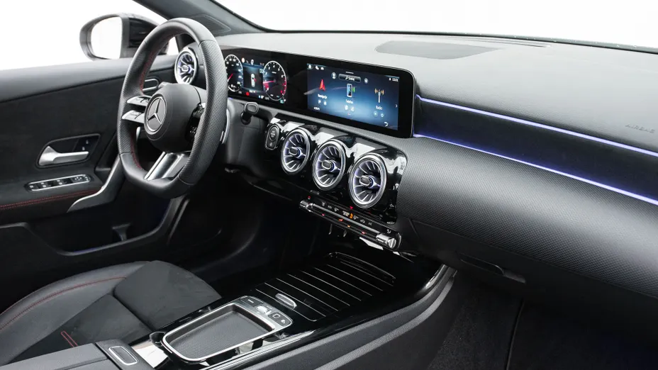 MERCEDES-BENZ A Klasa A 200 AMG Line 7G-DCT