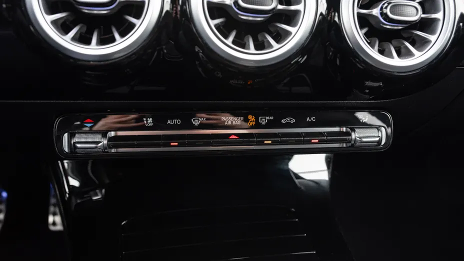 MERCEDES-BENZ A Klasa A 200 AMG Line 7G-DCT