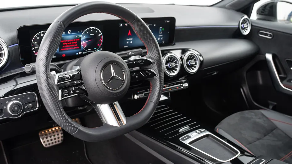 MERCEDES-BENZ A Klasa A 200 AMG Line 7G-DCT