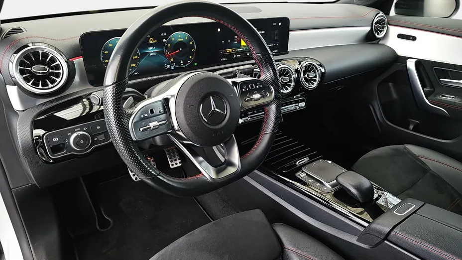 MERCEDES-BENZ CLA CLA 200 AMG Line 7G-DCT