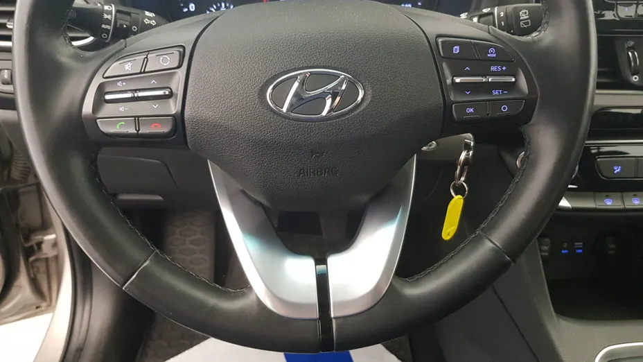 HYUNDAI i30 i30 1.4 Classic +