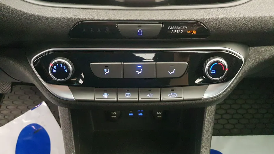 HYUNDAI i30 i30 1.4 Classic +