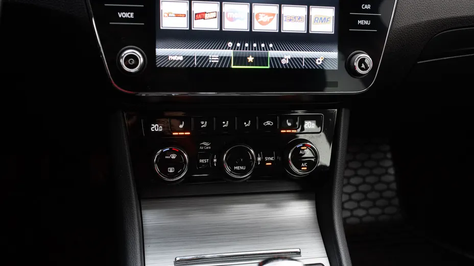 SKODA Superb Superb 2.0 TDI SCR Ambition DSG