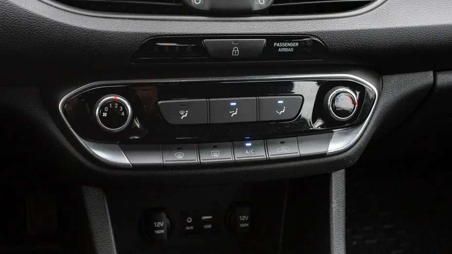 HYUNDAI i30 i30 1.4 Classic +