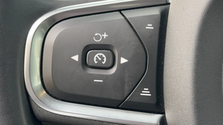 VOLVO XC60 XC60 B4 B Momentum Pro aut