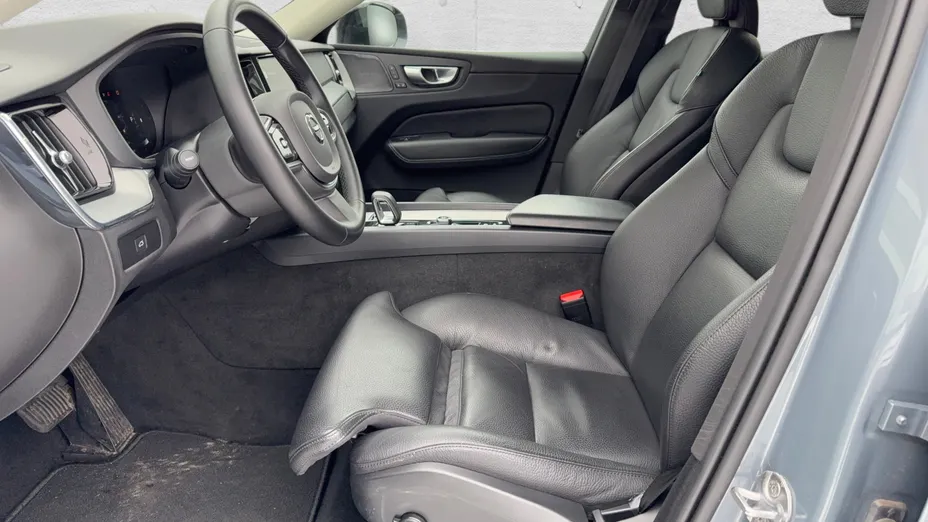 VOLVO XC60 XC60 B4 D AWD Plus Dark aut