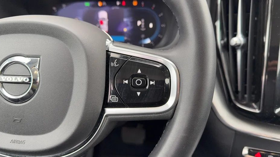 VOLVO XC60 XC60 B4 D AWD Plus Dark aut