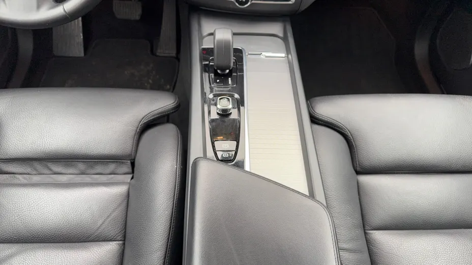 VOLVO XC60 XC60 B4 D AWD Plus Dark aut