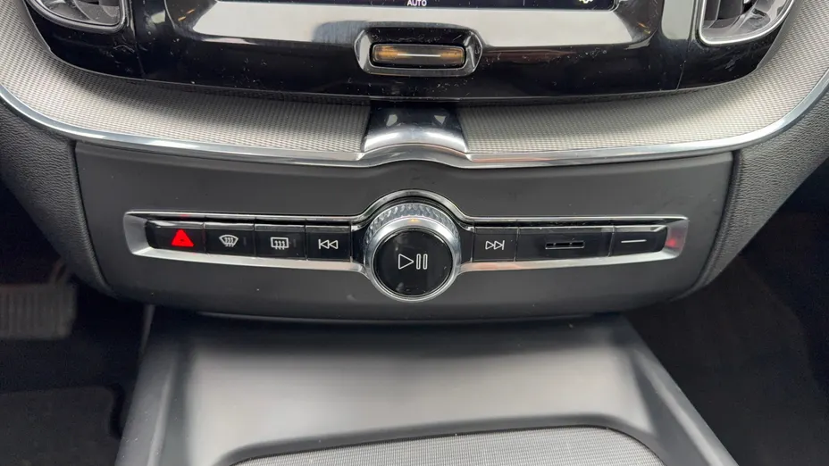 VOLVO XC60 XC60 B4 D AWD Plus Dark aut