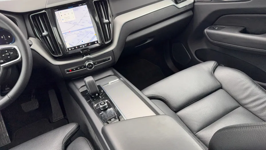 VOLVO XC60 XC60 B4 D AWD Plus Dark aut