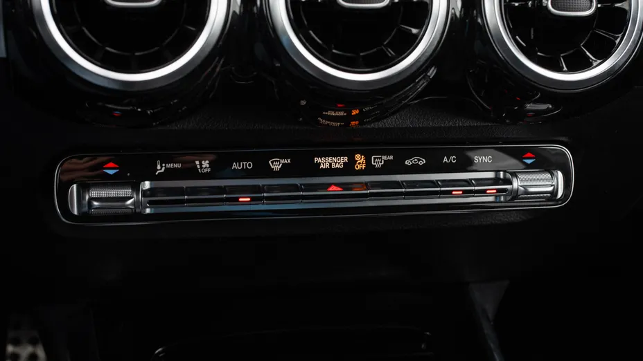 MERCEDES-BENZ GLB GLB 200 4-Matic AMG Line 8G-DCT