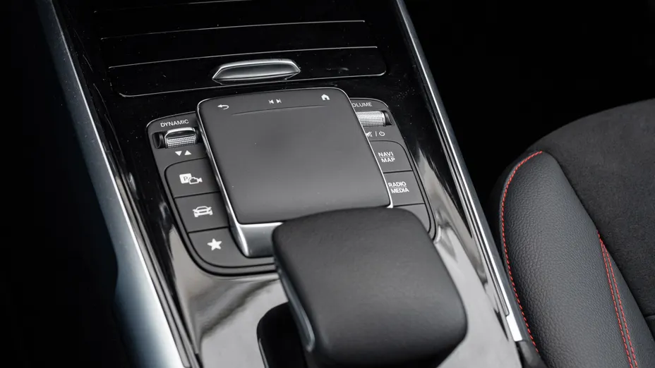 MERCEDES-BENZ GLB GLB 200 4-Matic AMG Line 8G-DCT