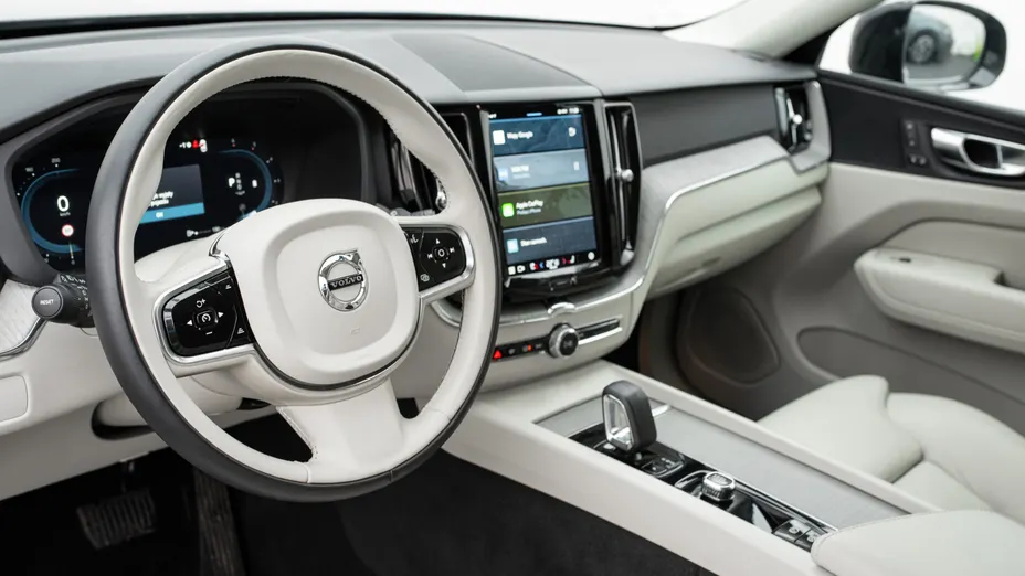 VOLVO XC60 XC60 B4 D AWD Plus Dark aut