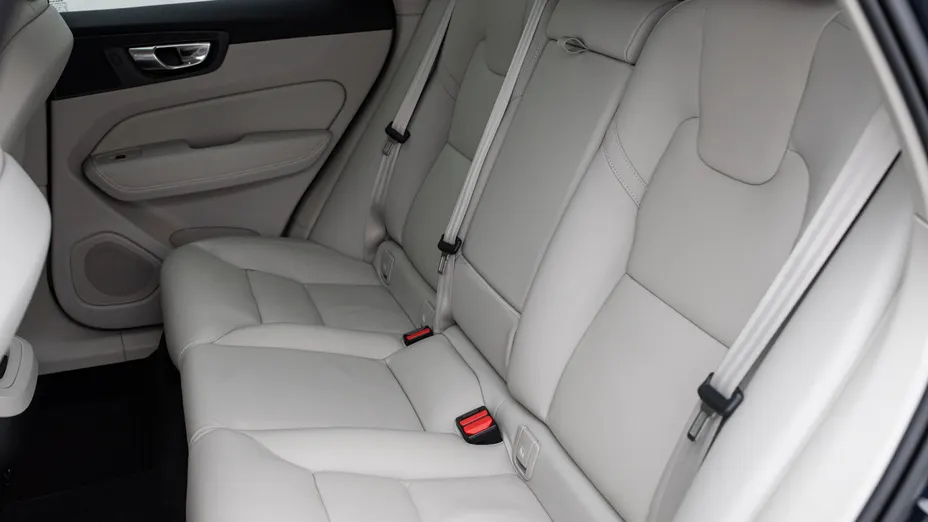 VOLVO XC60 XC60 B4 D AWD Plus Dark aut