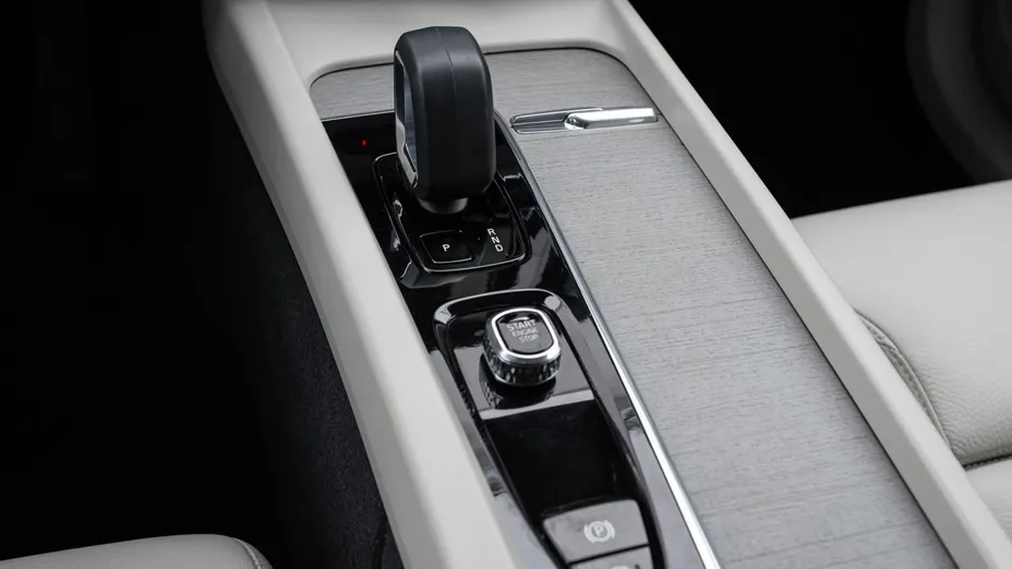 VOLVO XC60 XC60 B4 D AWD Plus Dark aut