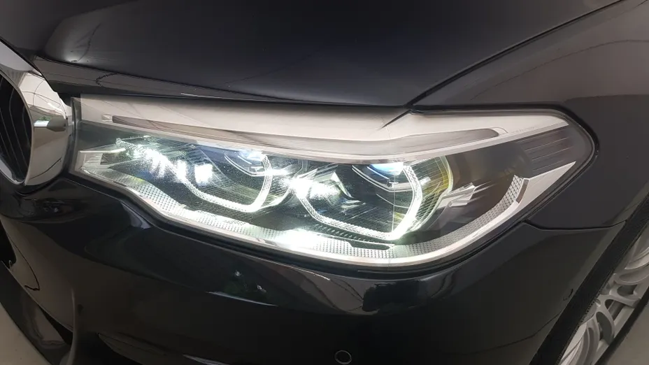 BMW Seria 5 530d xDrive M Sport sport-aut